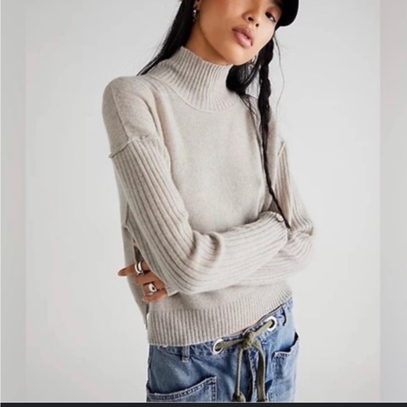 NEW Free People Aubrey 100% Cashmere Turtleneck Sweater in grey/tan color XS - Picture 1 of 6